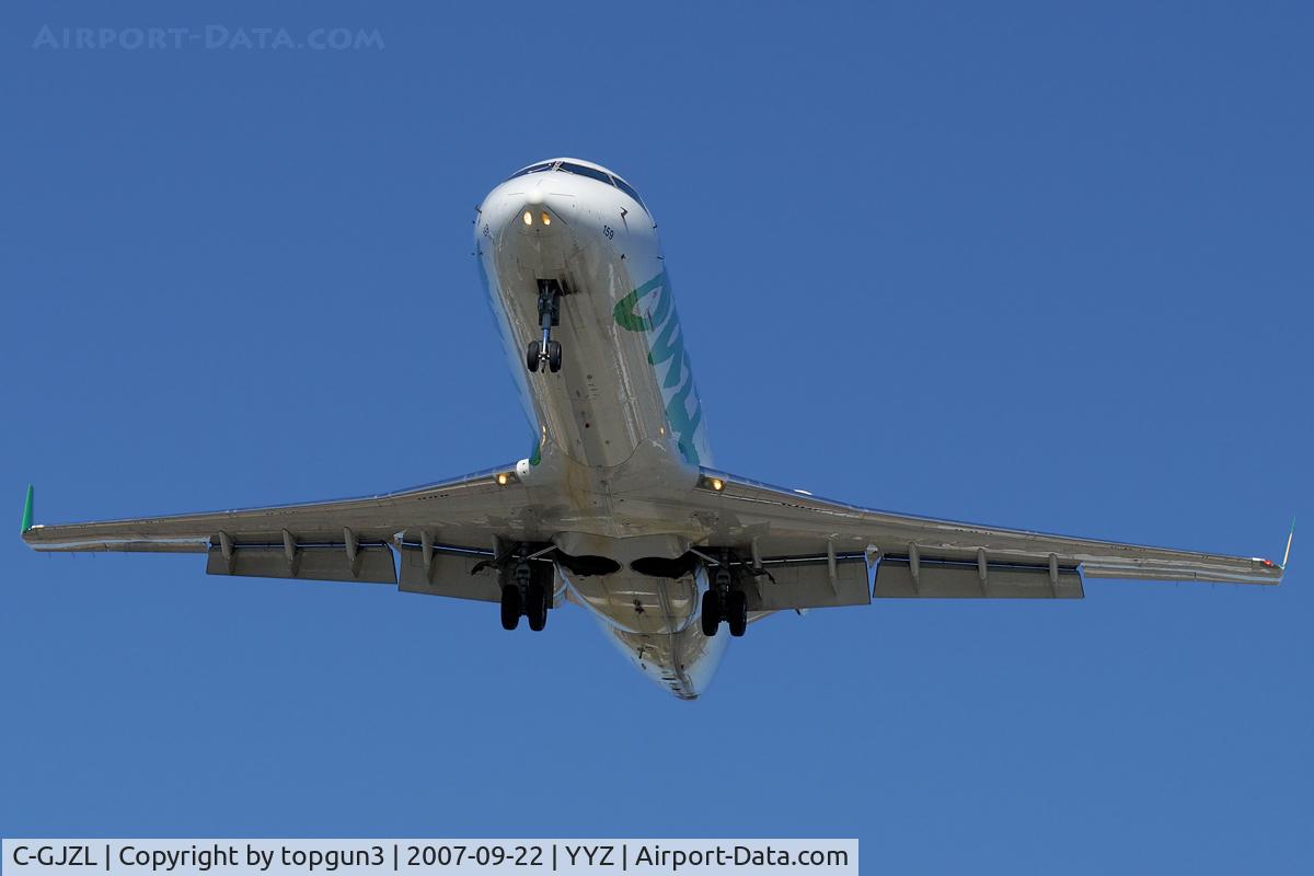 C-GJZL, 2001 Bombardier CRJ-200ER (CL-600-2B19) C/N 7572, Short final for RWY23.