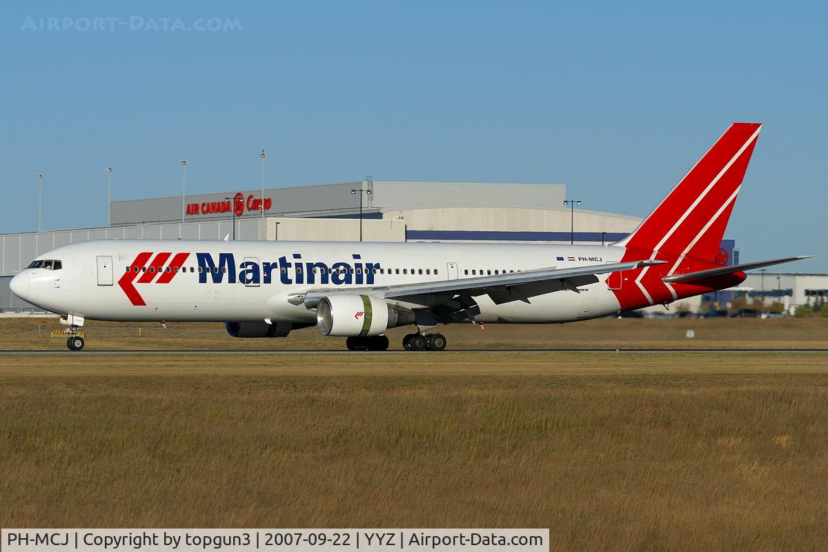 PH-MCJ, 1993 Boeing 767-33A C/N 25535, Landing on RWY33L.