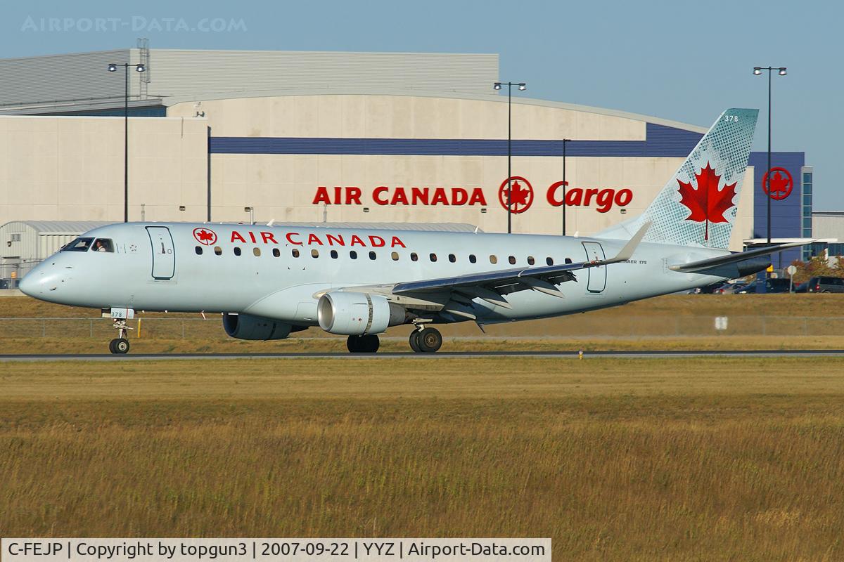 C-FEJP, 2005 Embraer 175SU (ERJ-170-200SU) C/N 17000096, Landing on RWY33L.