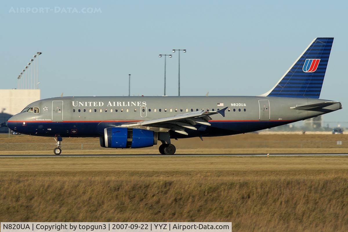 N820UA, 1998 Airbus A319-131 C/N 898, Landing on RWY33L.