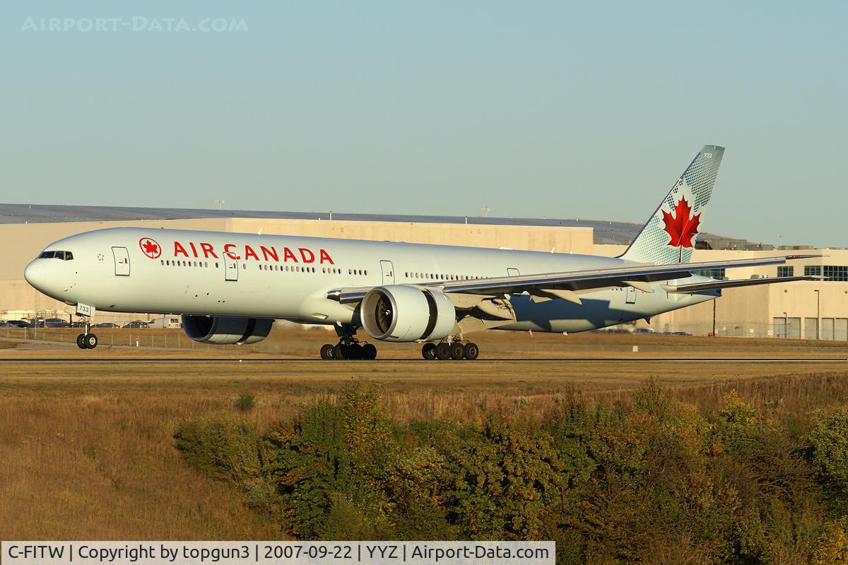 C-FITW, 2007 Boeing 777-333/ER C/N 35298, Landing on RWY33L.