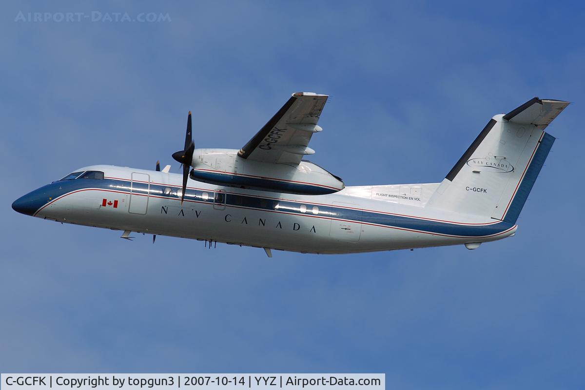 C-GCFK, 1985 De Havilland Canada DHC-8-102 Dash 8 C/N 028, Simulated approaches to RWY24L.
