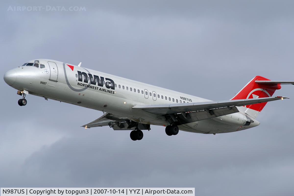 N987US, 1971 Douglas DC-9-32 C/N 47458, Short final for RWY23.