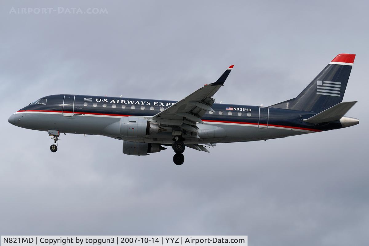 N821MD, 2004 Embraer 170SU (ERJ-170-100SU) C/N 17000042, Short final for RWY23.