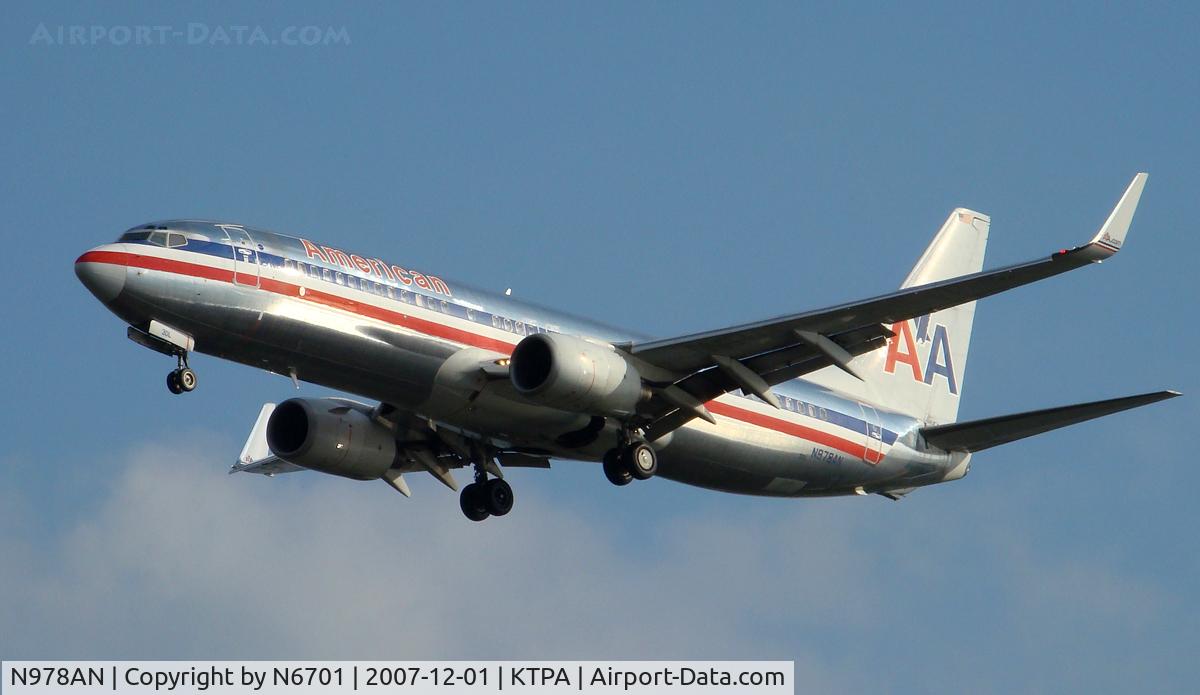 N978AN, 2001 Boeing 737-823 C/N 30100, 36L
