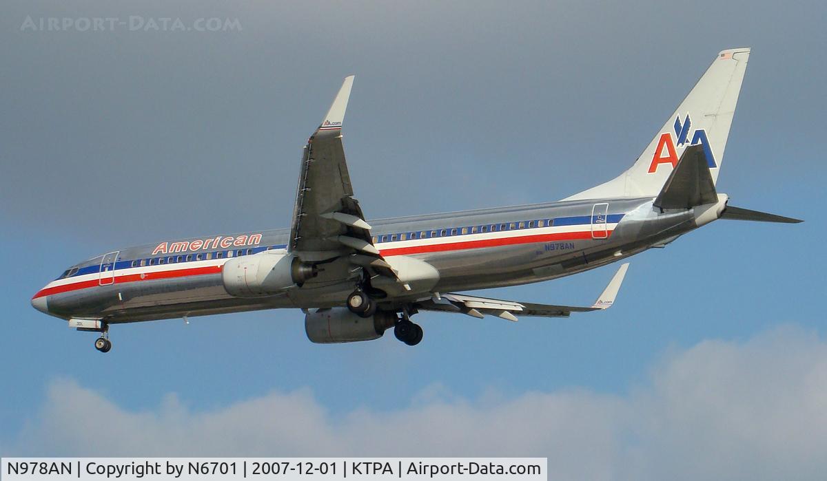 N978AN, 2001 Boeing 737-823 C/N 30100, 36L