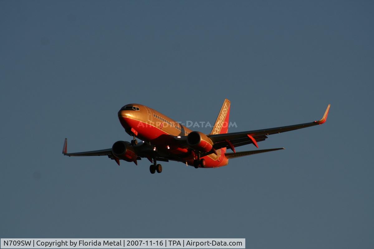 N709SW, 1998 Boeing 737-7H4 C/N 27843, Southwest