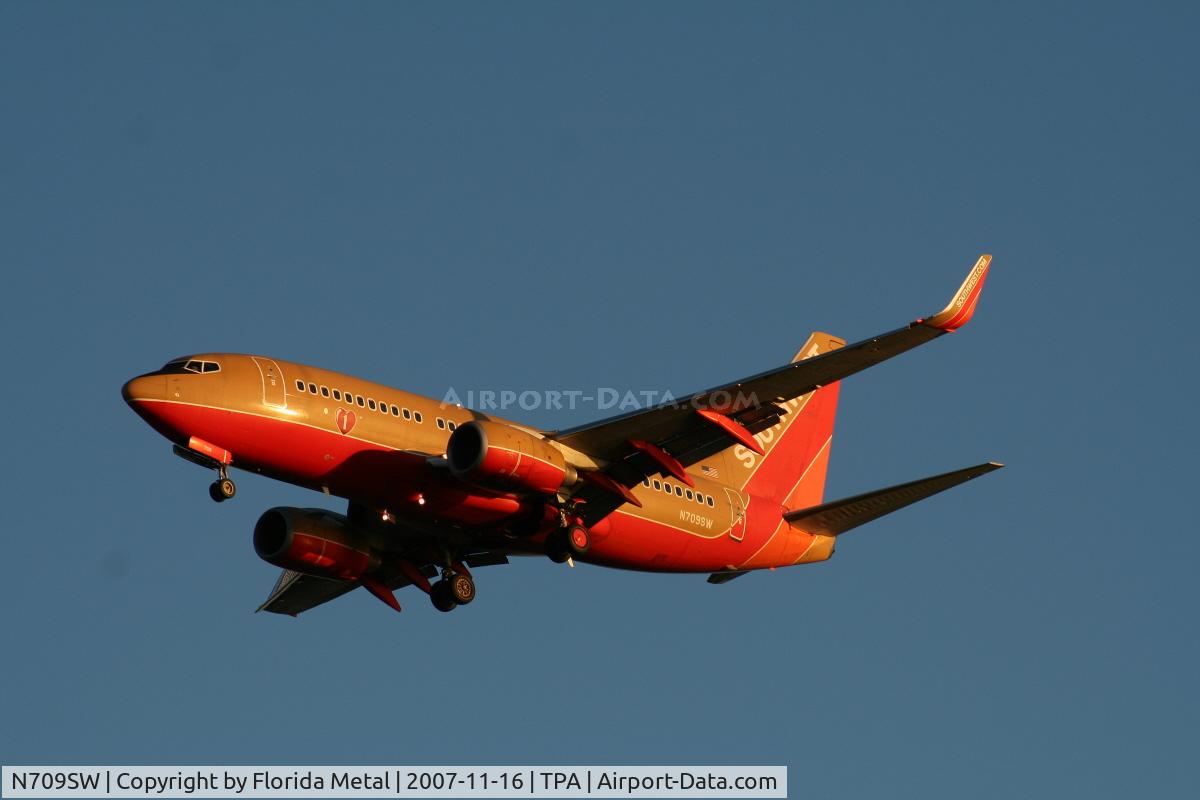 N709SW, 1998 Boeing 737-7H4 C/N 27843, Southwest