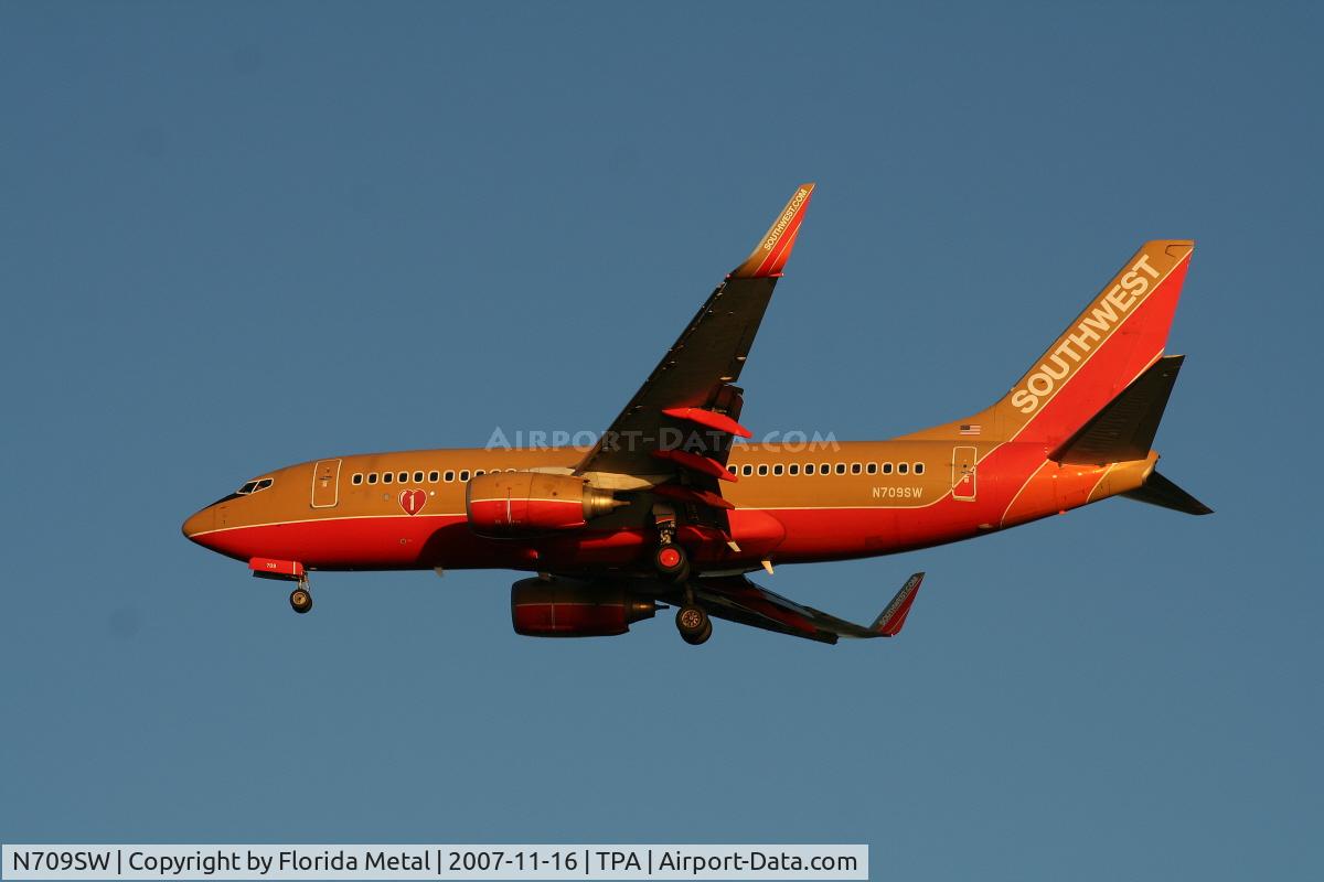N709SW, 1998 Boeing 737-7H4 C/N 27843, Southwest