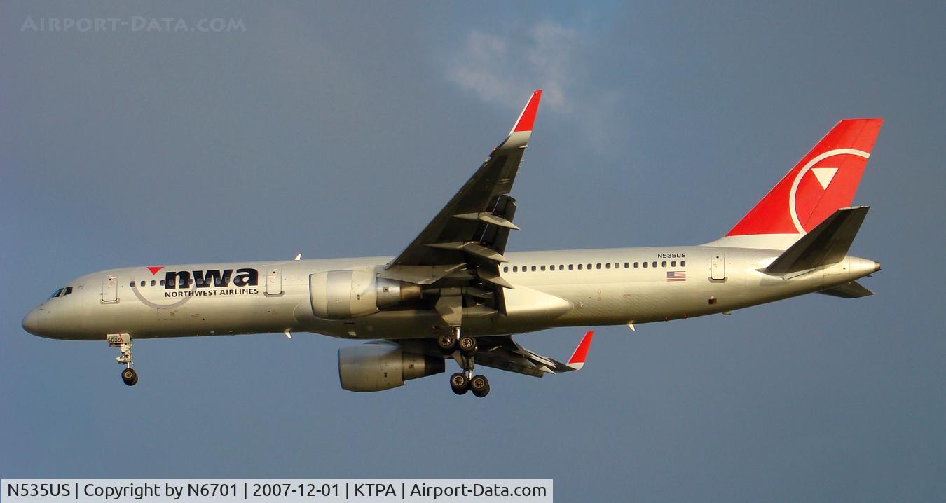 N535US, 1995 Boeing 757-251 C/N 26482, 36L