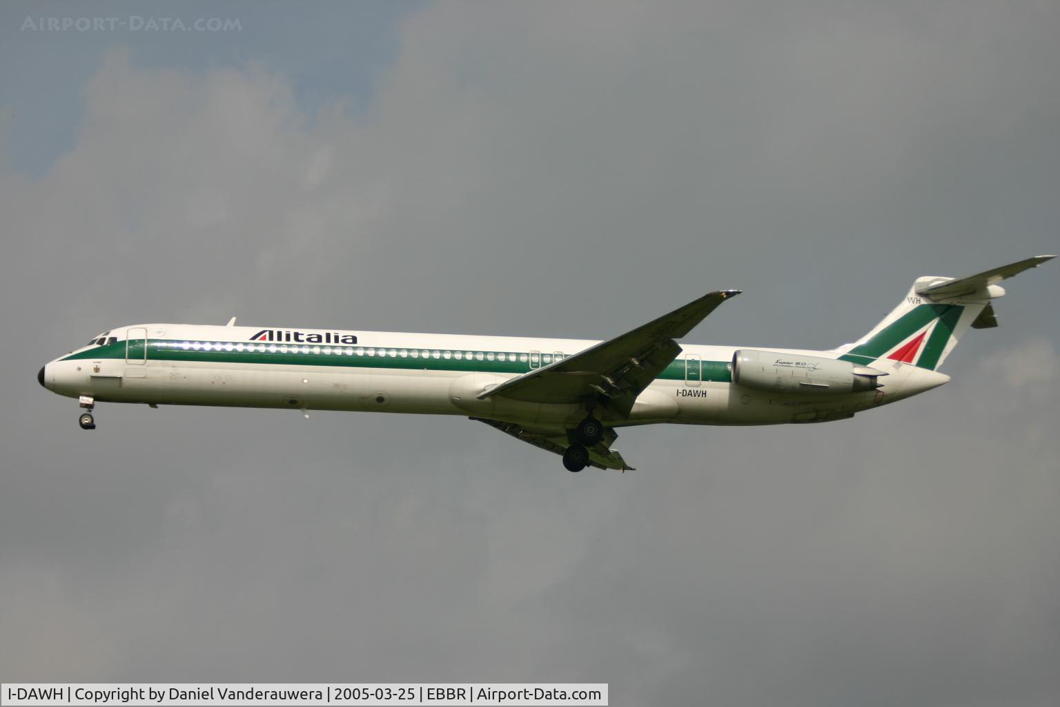 I-DAWH, 1984 McDonnell Douglas MD-82 (DC-9-82) C/N 49202/1170, descending to rwy 25L