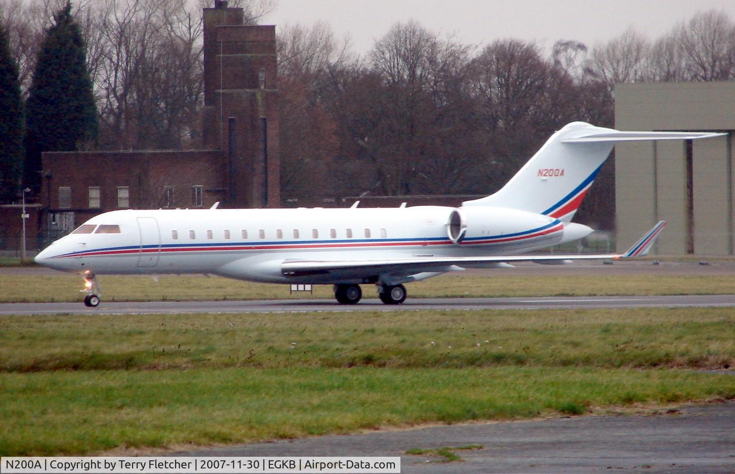 N200A, 2006 Bombardier BD-700-1A10 Global Express C/N 9203, Global Express taxies to the Biggin Hill Hangar area