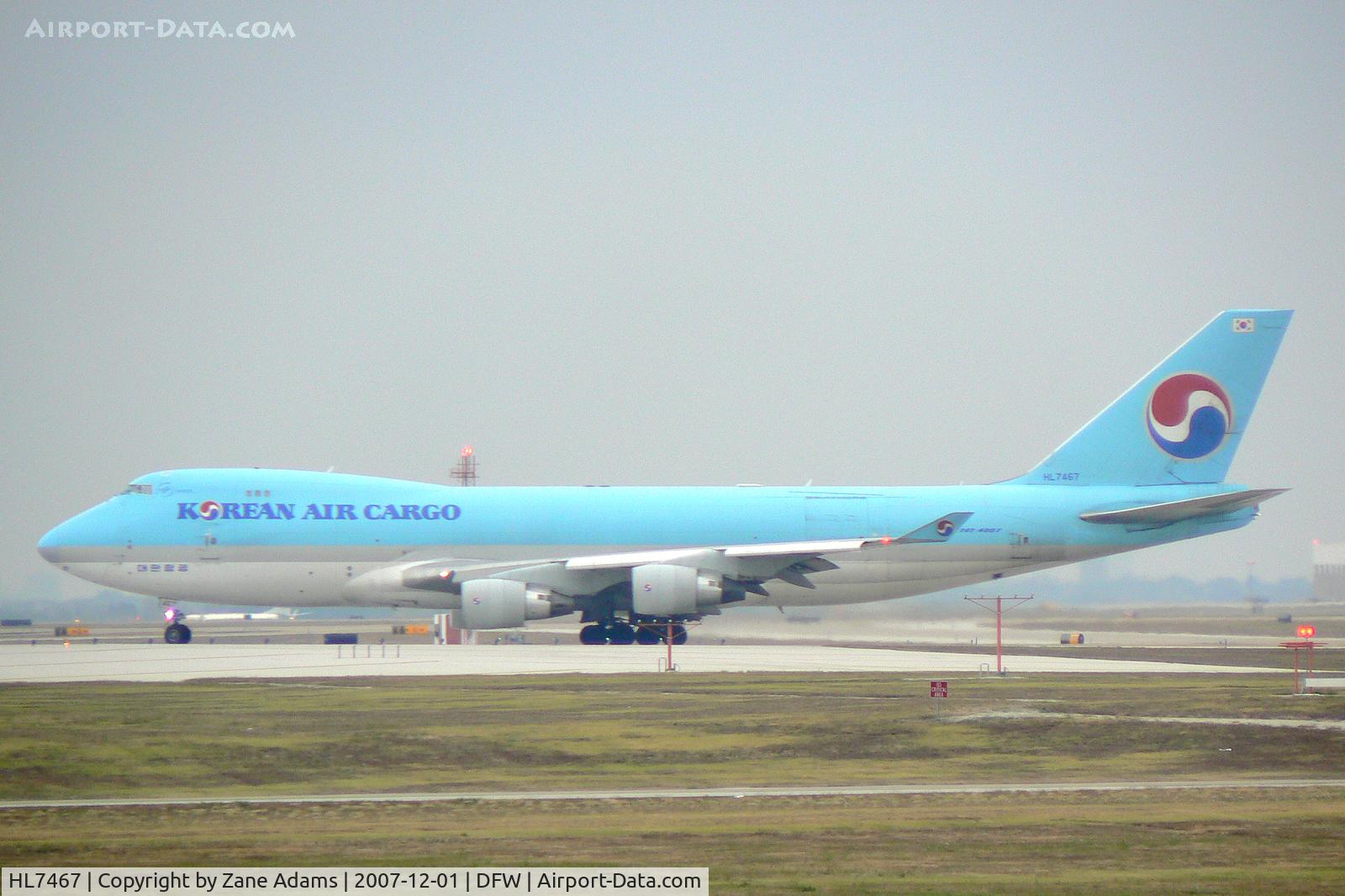 HL7467, 2001 Boeing 747-4B5F/SCD C/N 27073, Korean Air Cargo departing 18L