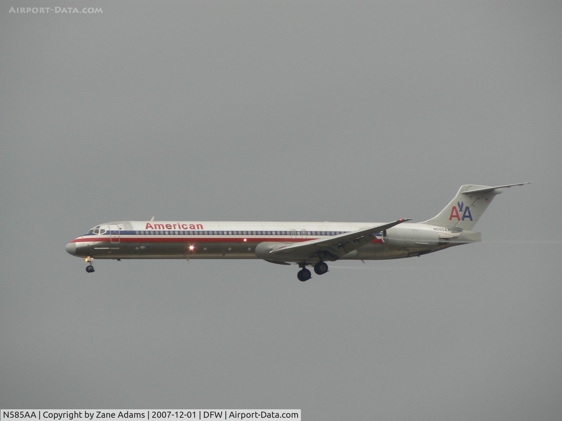 N585AA, 1991 McDonnell Douglas MD-82 (DC-9-82) C/N 53248, Rainy day at DFW - Landing 18R with a little vapor!