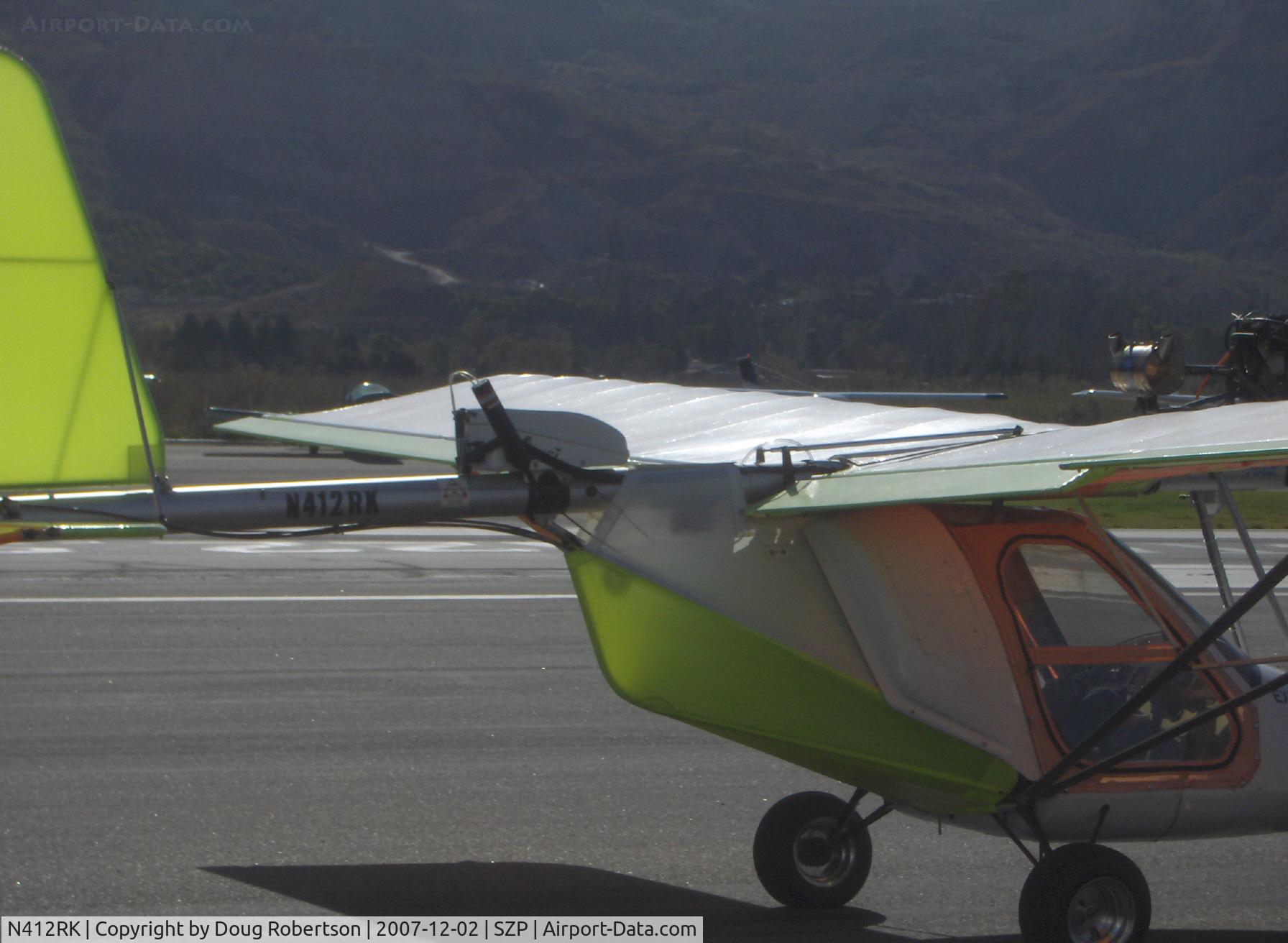 N412RK, 2001 Flightstar IISC C/N 100349, 2001 Flightstar IISC, HKS 2 cylinder 4 stroke 6,200 rpm geared , dual carb 60 Hp, two place ultralight, taxi to Rwy 04