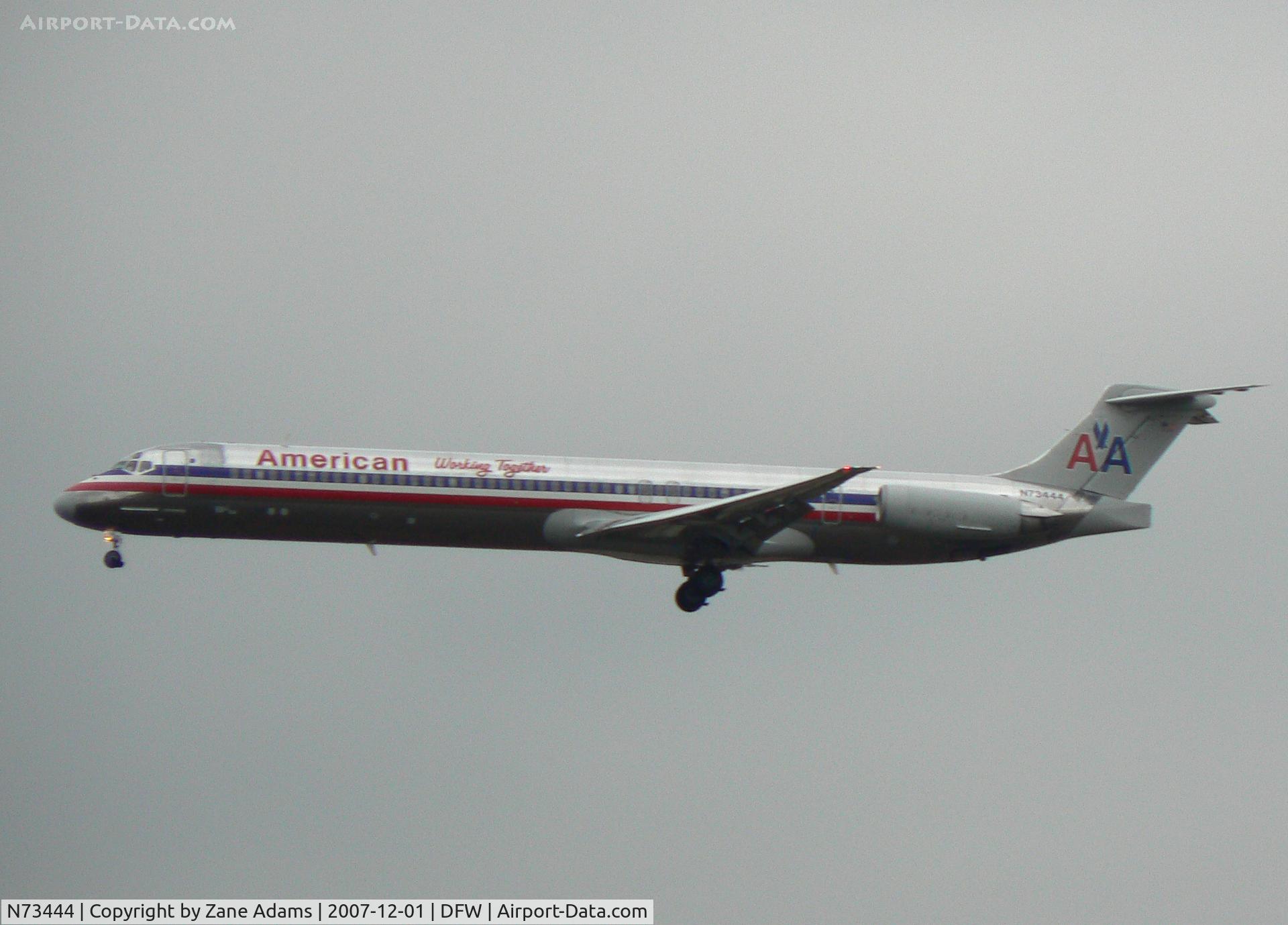 N73444, 1987 McDonnell Douglas MD-82 (DC-9-82) C/N 49470, Rainy day at DFW - Landing 18R