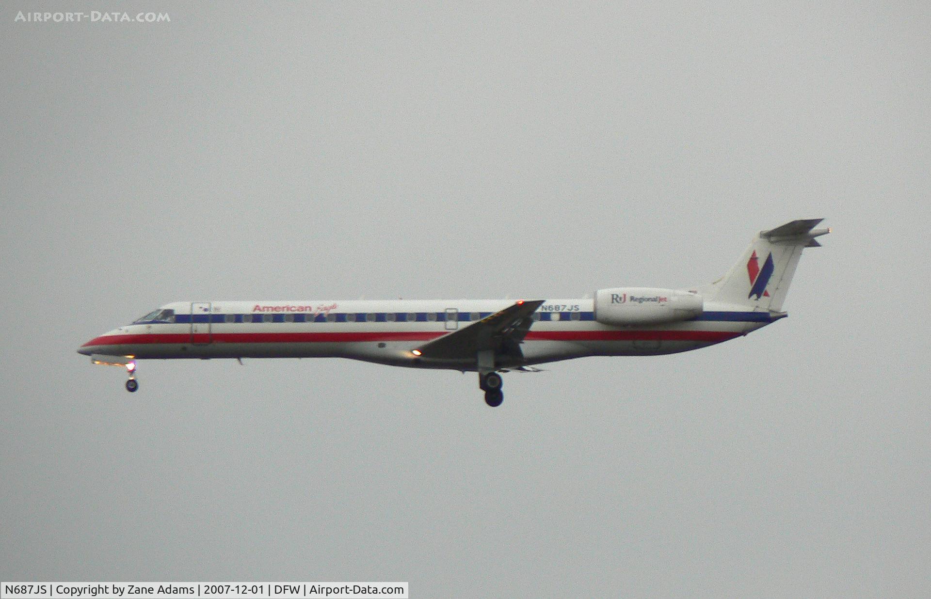 N687JS, 2004 Embraer ERJ-145LR (EMB-145LR) C/N 14500846, Rainy day at DFW - Landing 18R