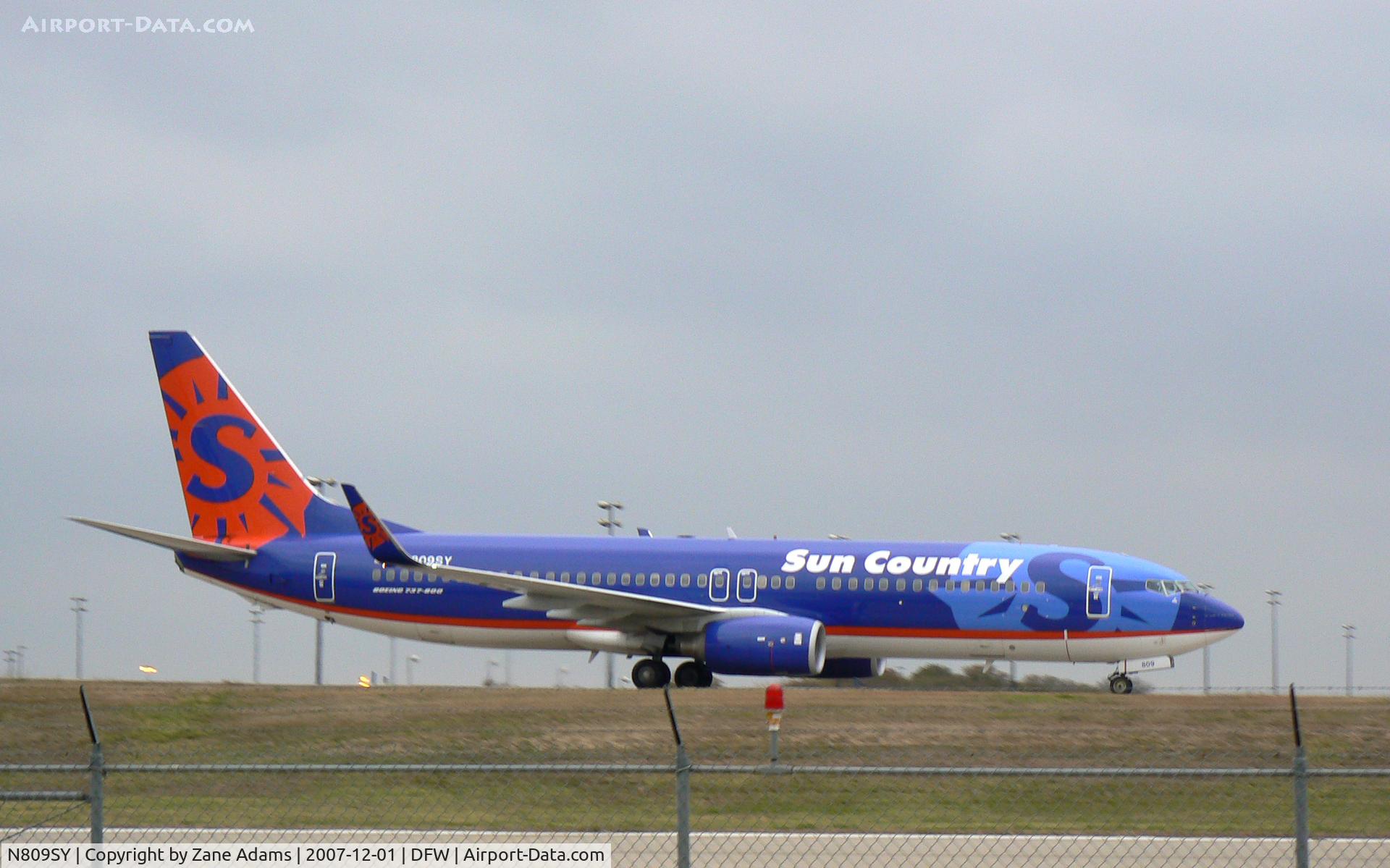 N809SY, 2005 Boeing 737-8Q8 C/N 30683, On Taxiway Bravo (B) west bound at DFW