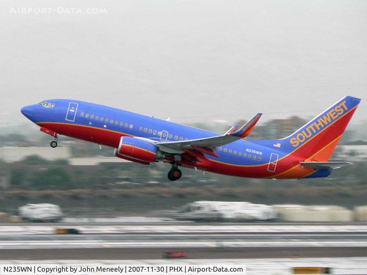 N235WN, 2006 Boeing 737-7H4 C/N 34630, A very wet day at PHX!