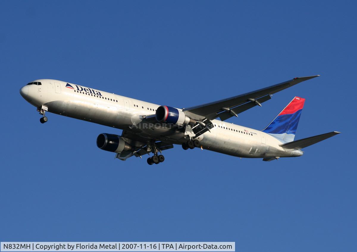 N832MH, 2000 Boeing 767-432/ER C/N 29704, Delta