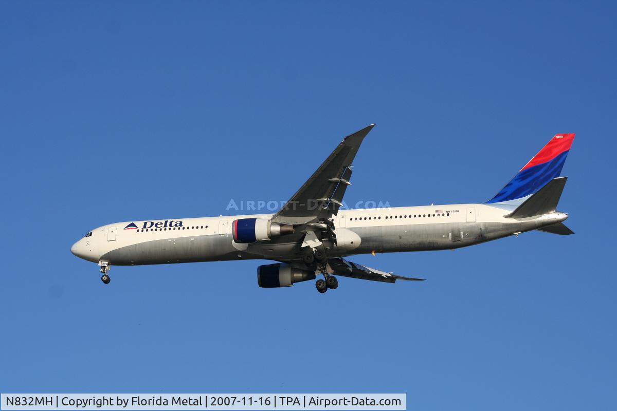 N832MH, 2000 Boeing 767-432/ER C/N 29704, Delta