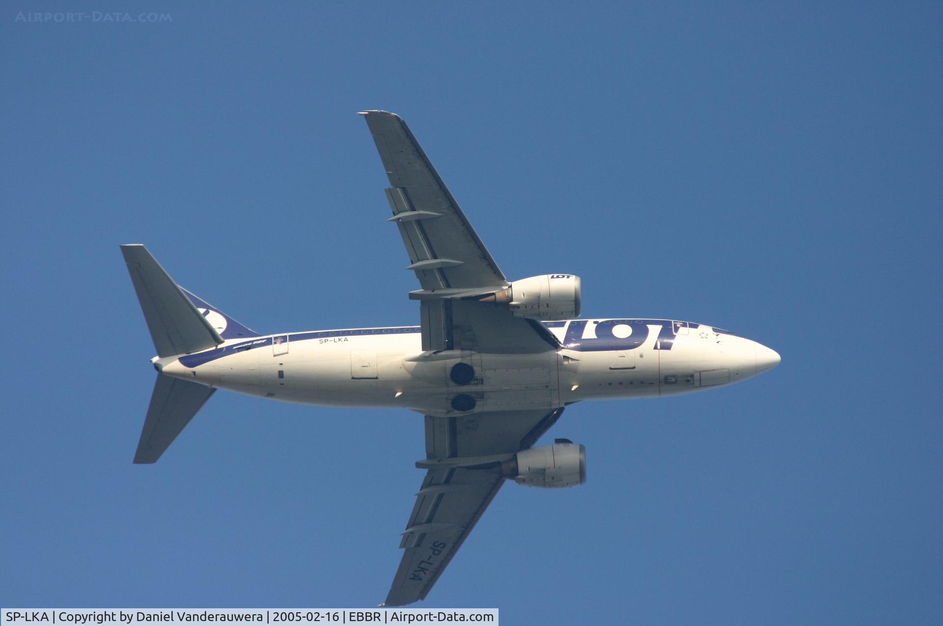 SP-LKA, 1992 Boeing 737-55D C/N 27416, flight LO236 is taking off from rwy 07R