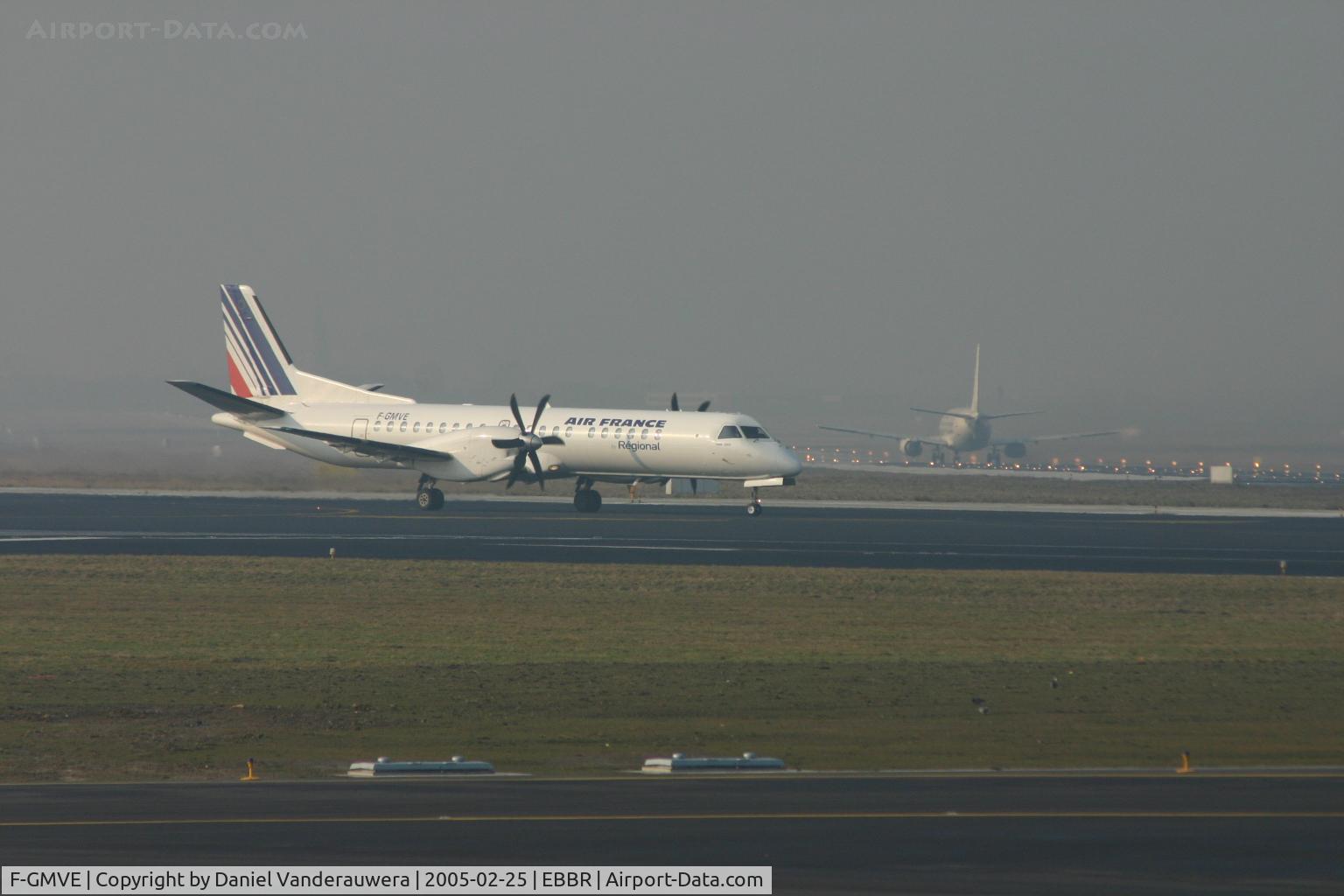 F-GMVE, 1996 Saab 2000 C/N 2000-040, flight AF3211 is taxiing to take off on rwy 25R