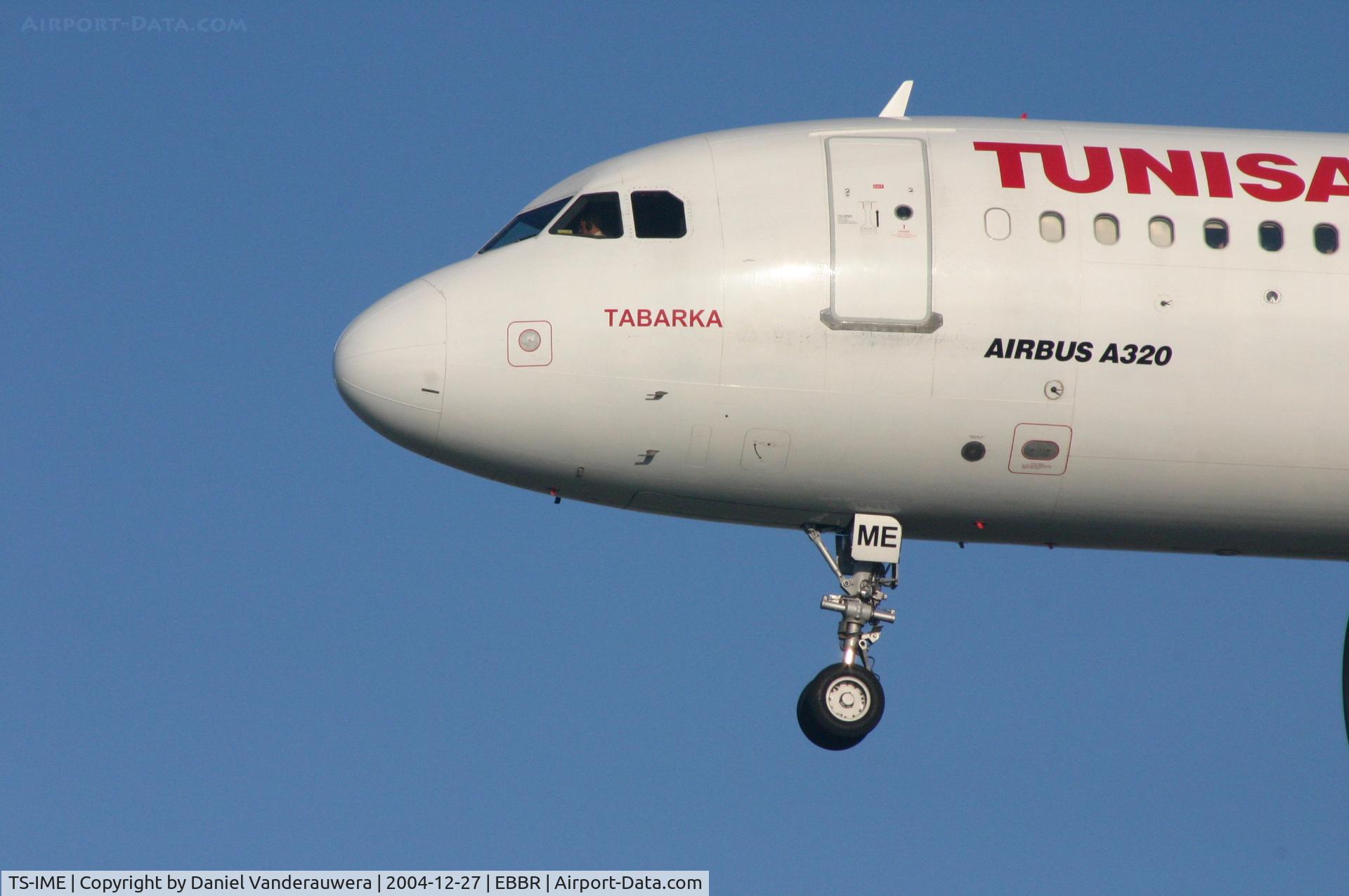 TS-IME, 1990 Airbus A320-211 C/N 123, arrival of flight TU788 to rwy 25L