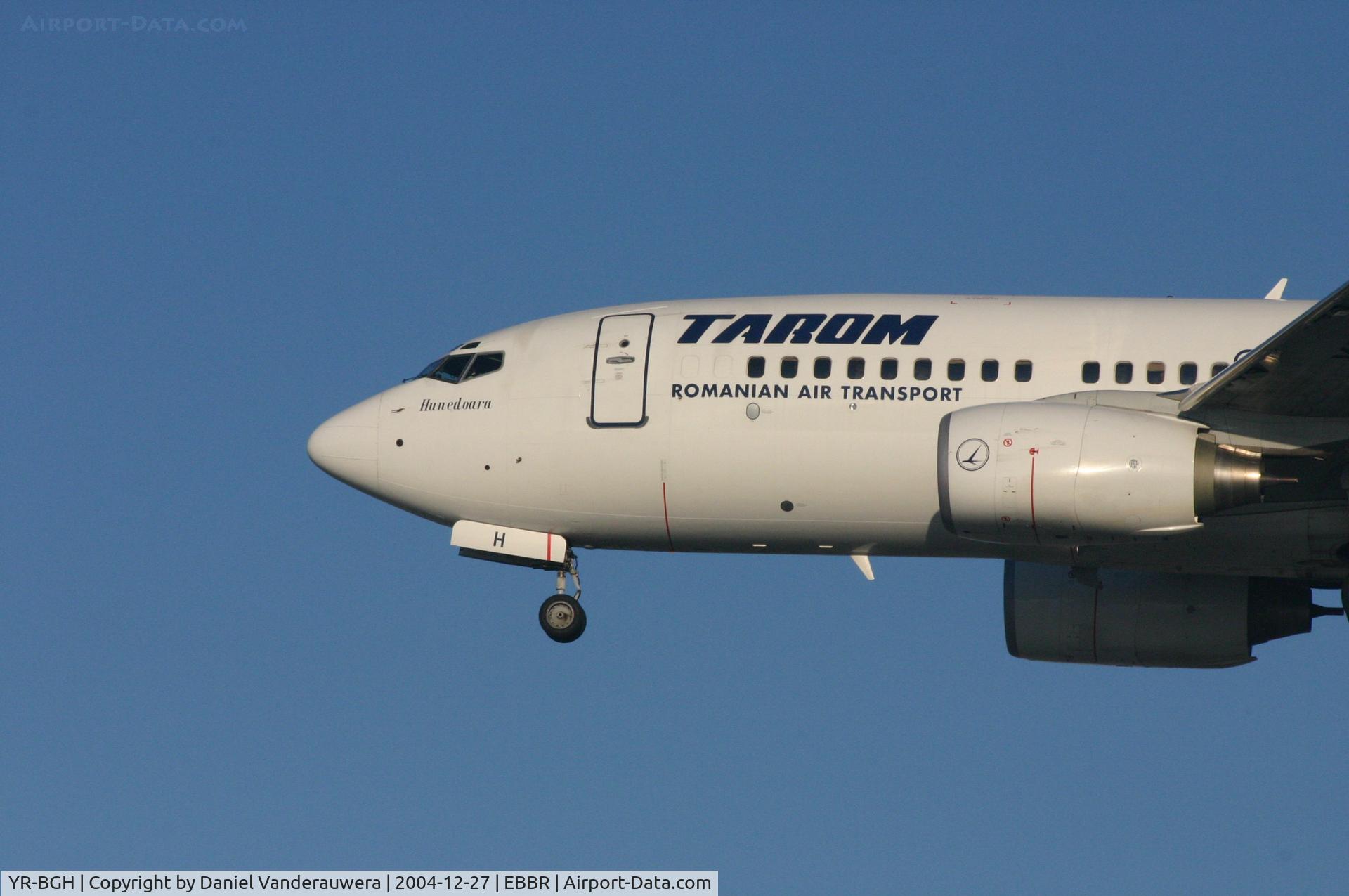 YR-BGH, 2003 Boeing 737-78J C/N 28438, arrival of flight RO371 to rwy 25L