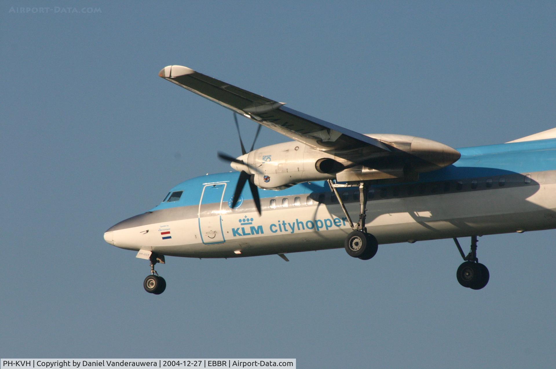 PH-KVH, 1991 Fokker 50 C/N 20217, flight KL1727 is descending to rwy 25L