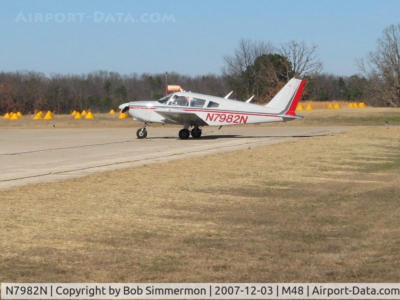 N7982N, 1969 Piper PA-28-180 C/N 28-5406, Nice Cherokee on the ramp at Houston, MO