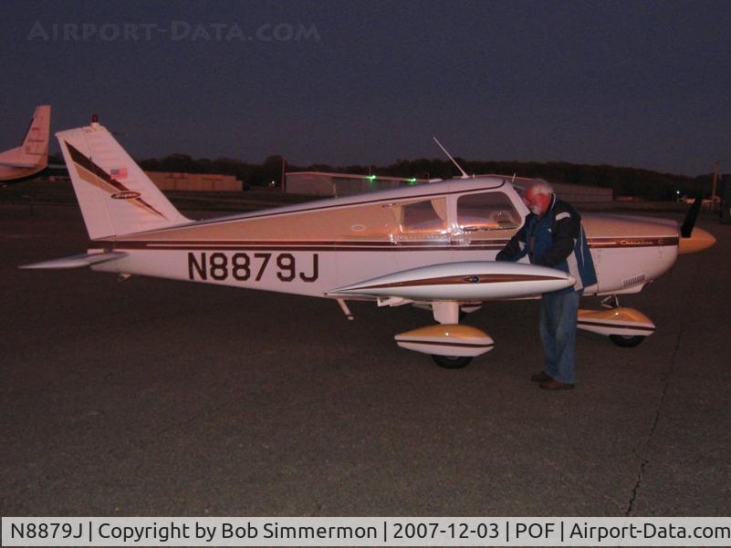 N8879J, 1965 Piper PA-28-180 C/N 28-2852, Refueling at Poplar Bluff, MO