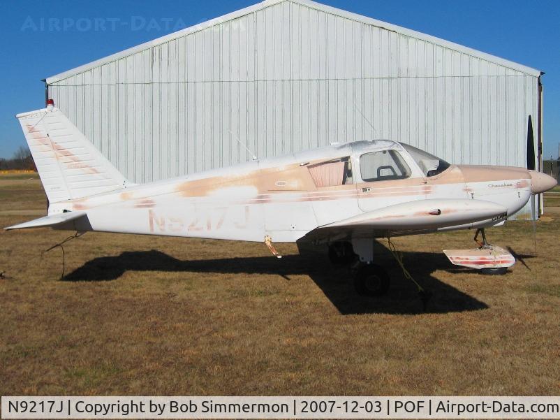 N9217J, 1966 Piper PA-28-180 C/N 28-3287, Tied down in Houston, MO