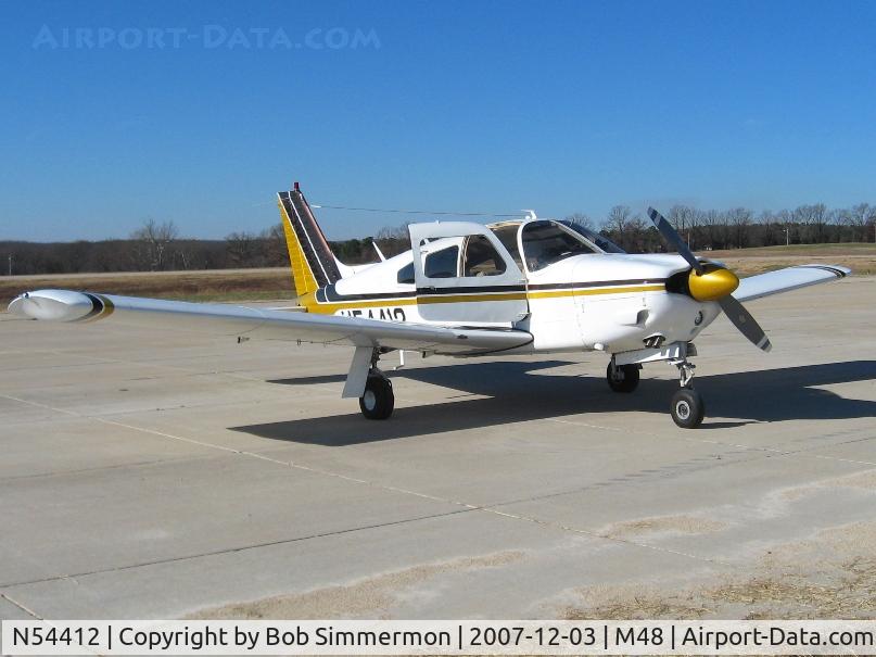 N54412, 1973 Piper PA-28R-200 C/N 28R-7435098, On the ramp at Houston, MO