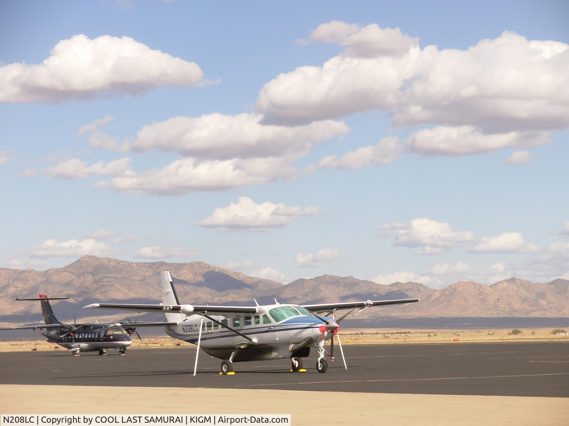 N208LC, 2006 Cessna 208B Grand Caravan C/N 208B1229, Mothballed N208LC at KINGMAN, AZ.
