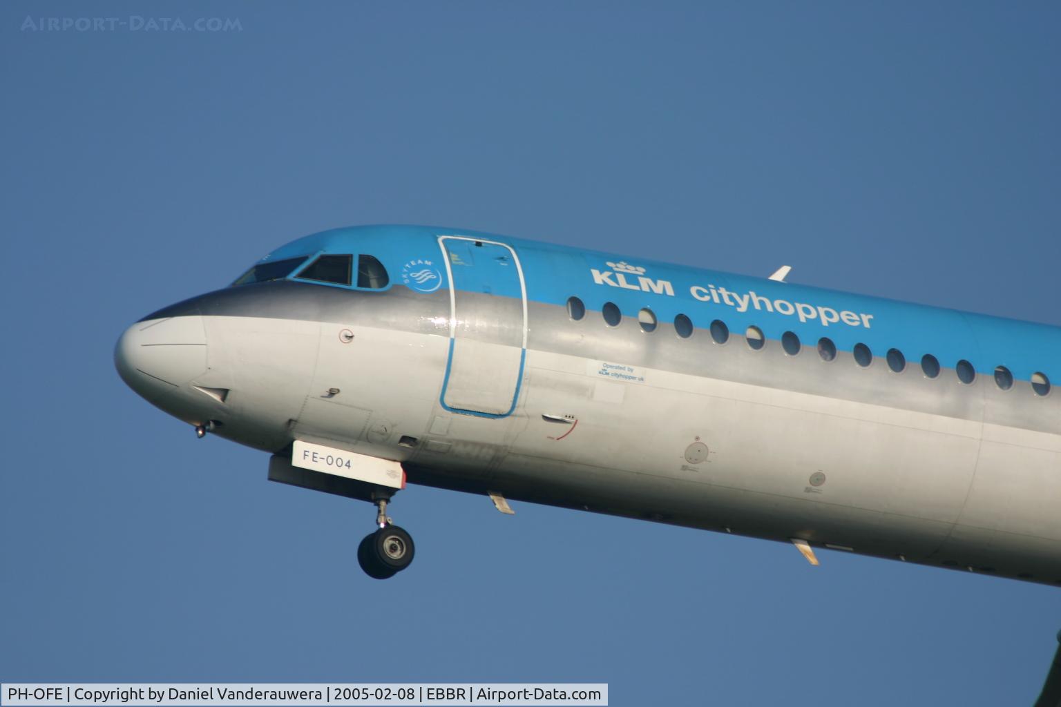 PH-OFE, 1989 Fokker 100 (F-28-0100) C/N 11260, flight KL1723 is descending to rwy 25L