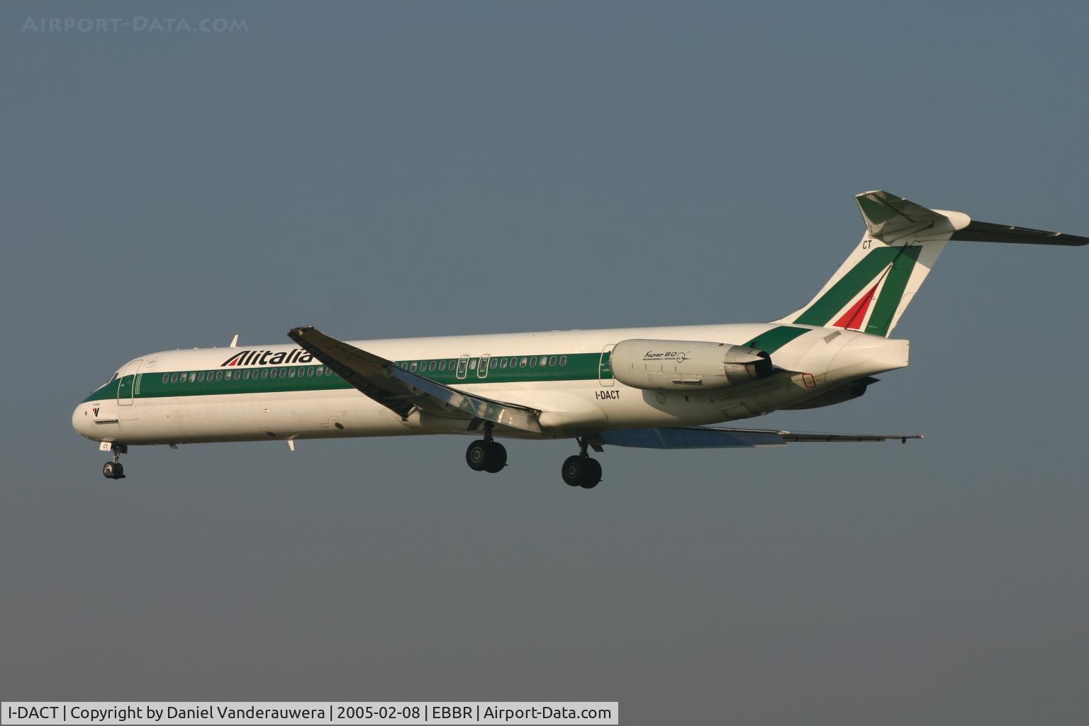 I-DACT, 1991 McDonnell Douglas MD-82 (DC-9-82) C/N 53054/1856, descending to rwy 25L