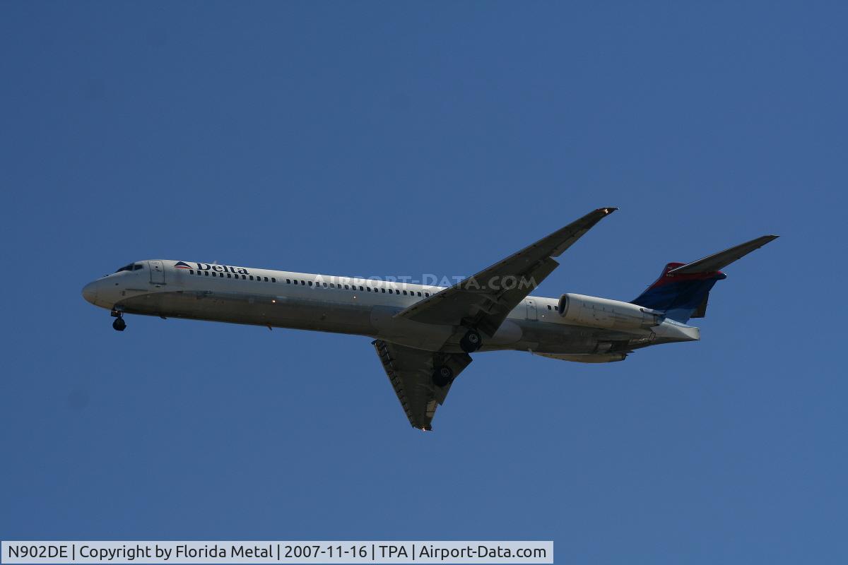N902DE, 1992 McDonnell Douglas MD-88 C/N 53379, Delta