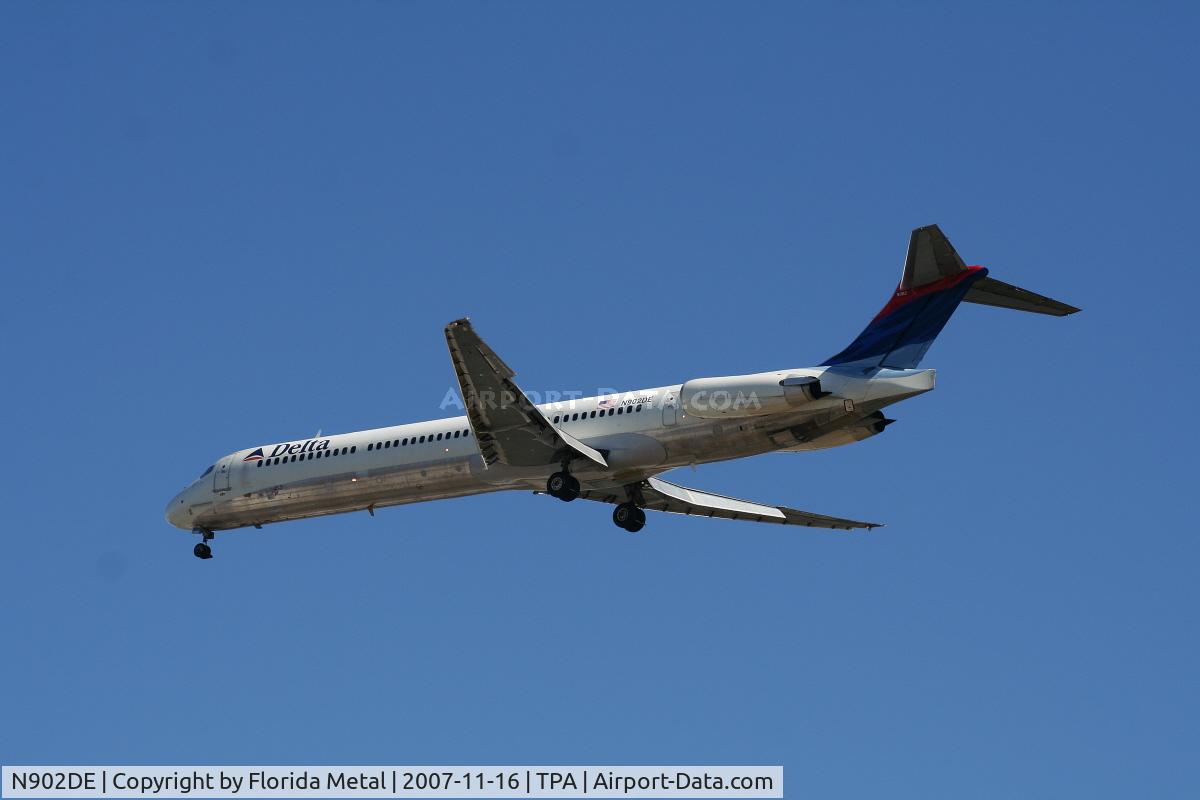 N902DE, 1992 McDonnell Douglas MD-88 C/N 53379, Delta