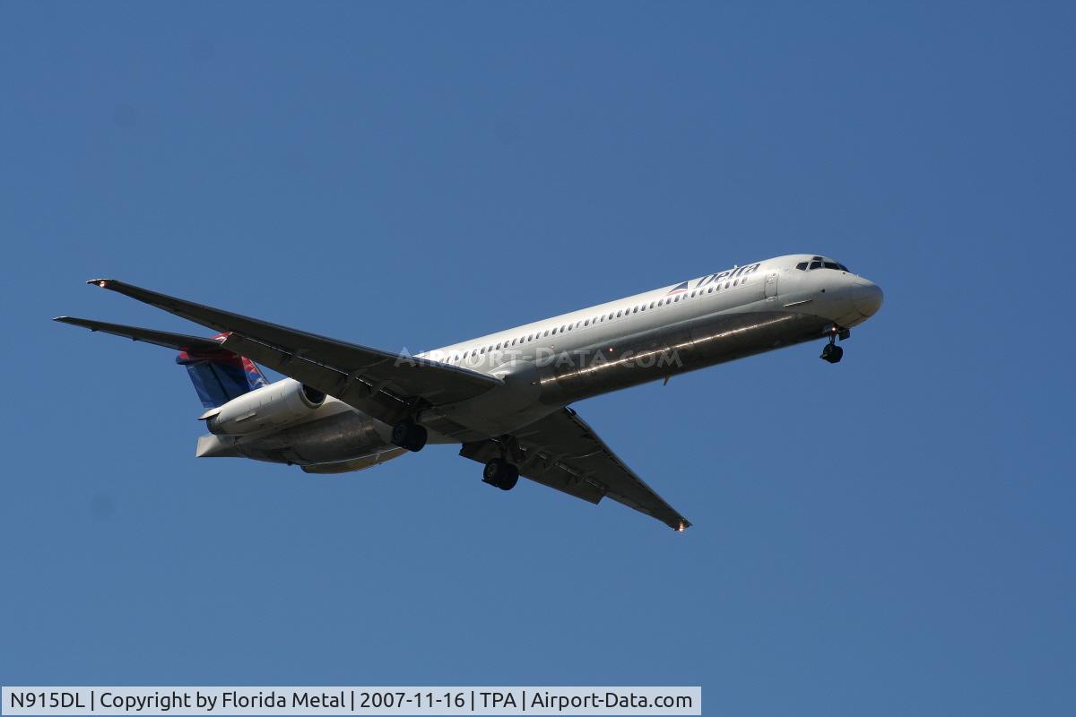N915DL, 1988 McDonnell Douglas MD-88 C/N 49546, Delta