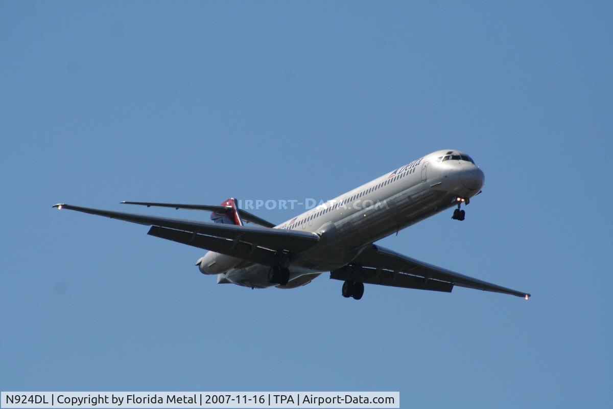 N924DL, 1988 McDonnell Douglas MD-88 C/N 49711, Delta