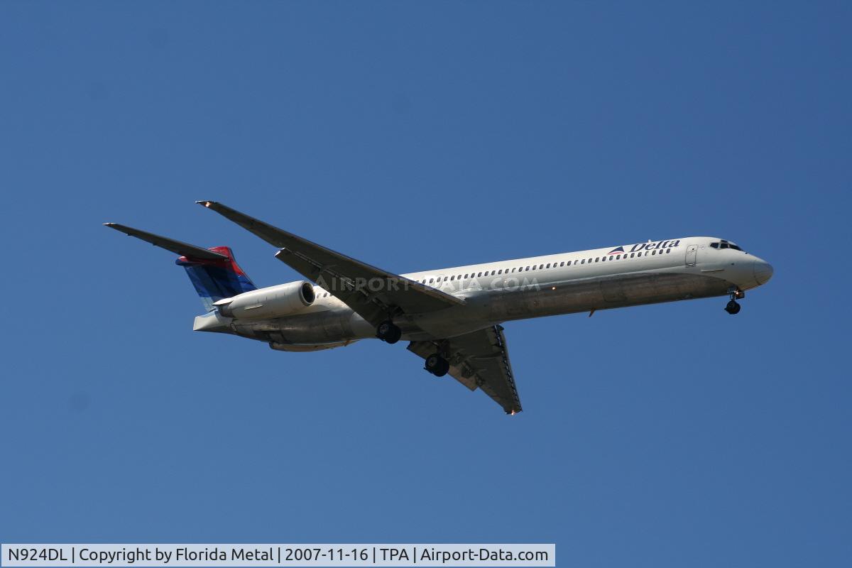 N924DL, 1988 McDonnell Douglas MD-88 C/N 49711, Delta