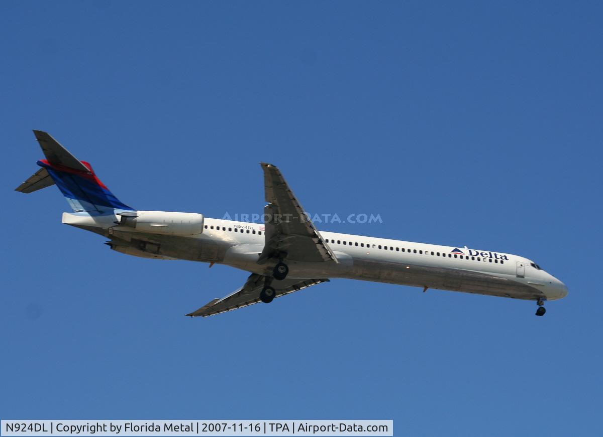 N924DL, 1988 McDonnell Douglas MD-88 C/N 49711, Delta