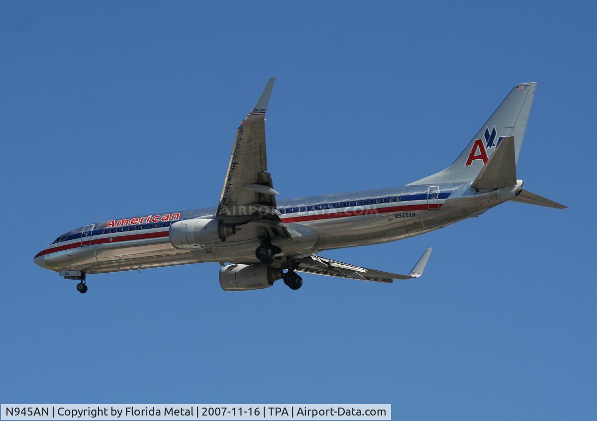 N945AN, 2000 Boeing 737-823 C/N 30085, American