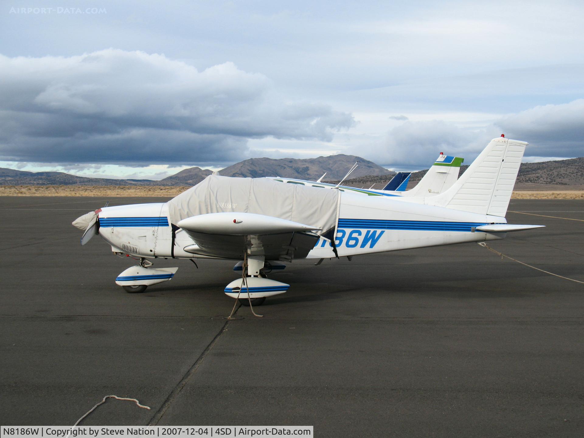 N8186W, 1965 Piper PA-28-180 C/N 28-2313, 1965 Piper PA-28-180 with cover @ Reno-Stead