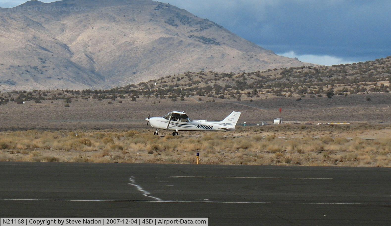 N21168, 2004 Cessna 172R C/N 17281209, North Nevada Aviation 2004 Cessna 172R doing touch-and-go @ Reno-Stead