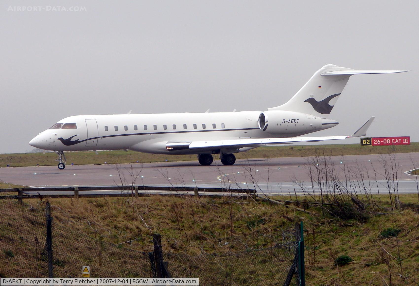 D-AEKT, 2006 Bombardier BD-700-1A10 Global Express C/N 9213, This Global Express arrives Luton using Callsign 'Twinstar'
