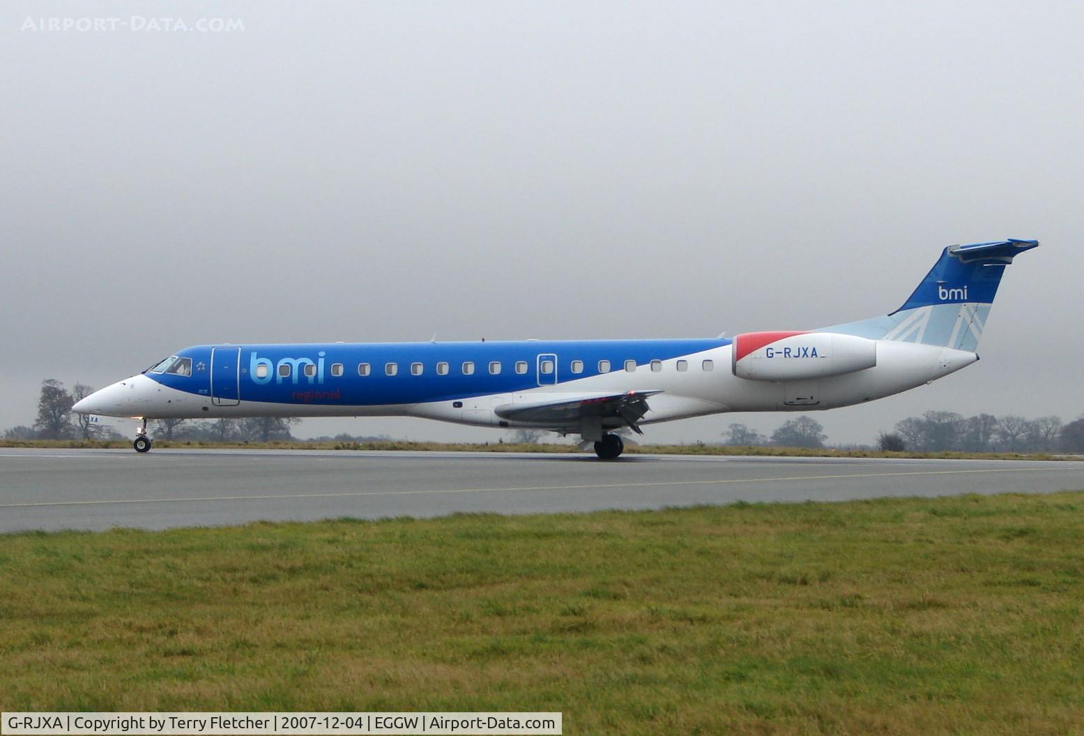 G-RJXA, 1999 Embraer EMB-145EP (ERJ-145EP) C/N 145136, British Midland Emb 145 arrives at Luton