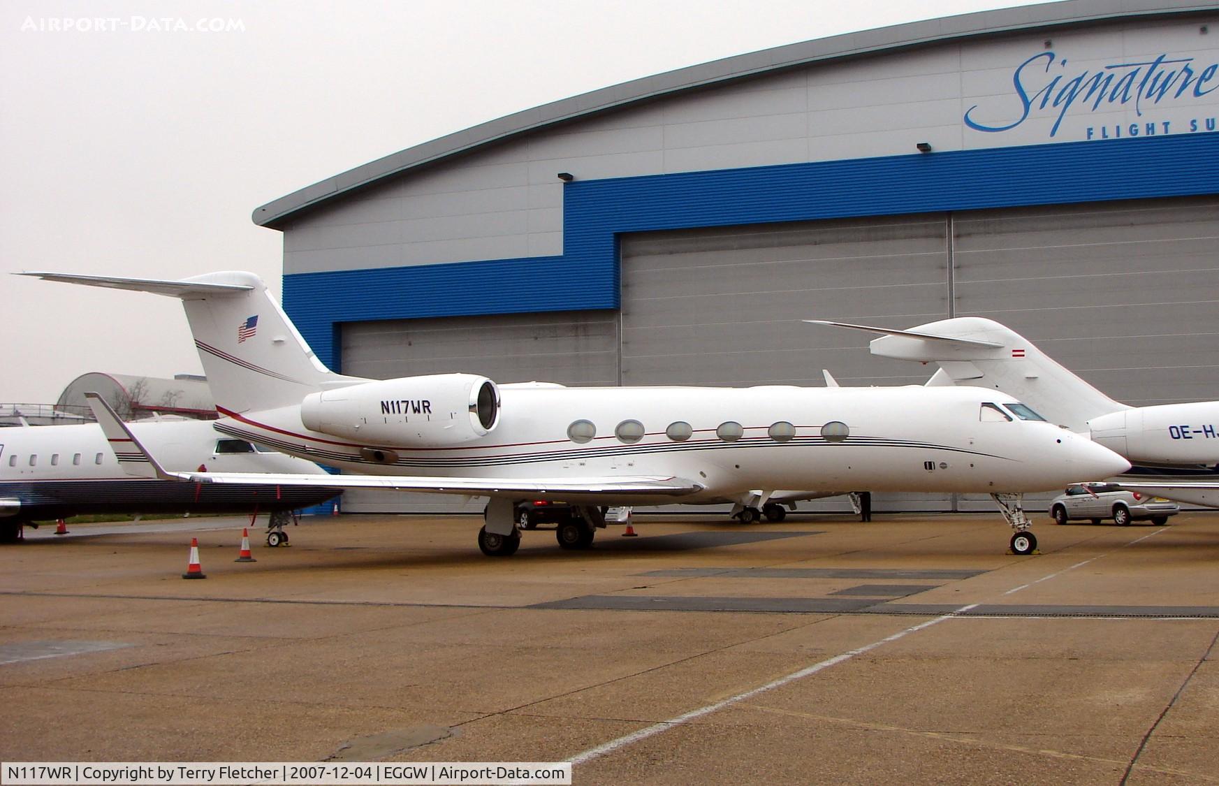 N117WR, 2005 Gulfstream Aerospace GIV-X (G350) C/N 4015, G350 at Luton