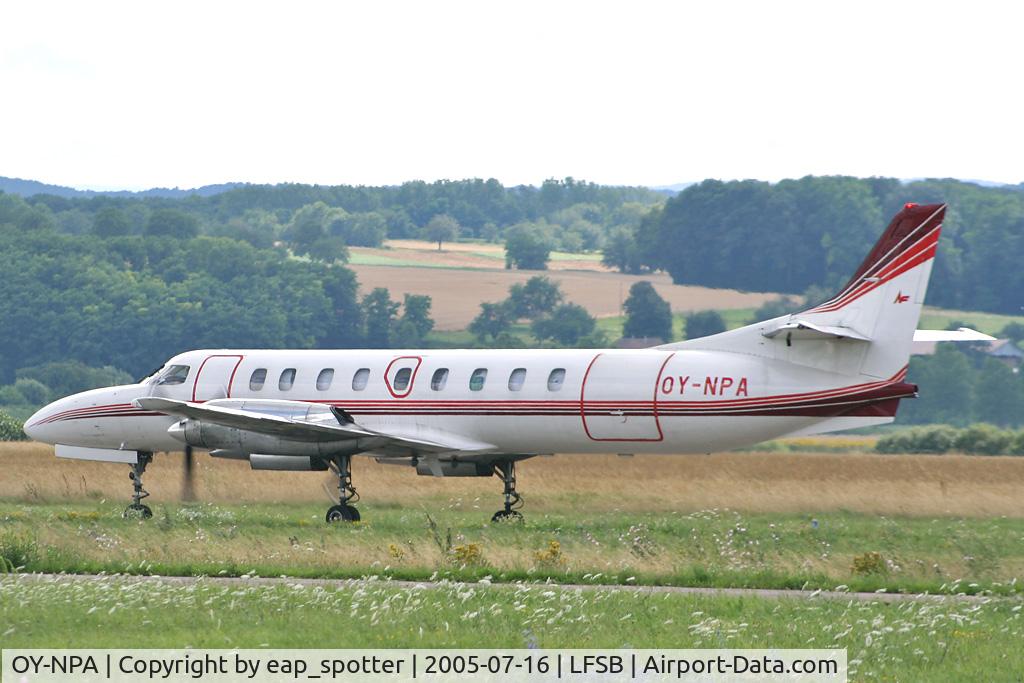 OY-NPA, 1978 Swearingen SA-226TC Metro II C/N TC-258, taxi on bravo